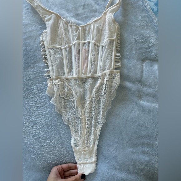 Victoria's Secret Cream Lace Chemise - Picture 4 of 12